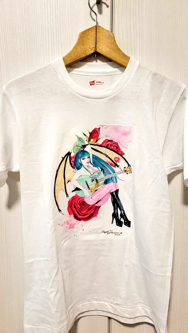 ギター工房の社長様から販促品のTシャツを頂きました!!私のサインまでしっかりプリントして頂いて感激ですo(>∀<*)oキャーこんなに早く頂けるとは思ってなかったのでびっくりしましたwそして着てみる…(​ *'꒳`*​)着やすいですぅー❀.(*'▽`*)❀.はぁー*・  