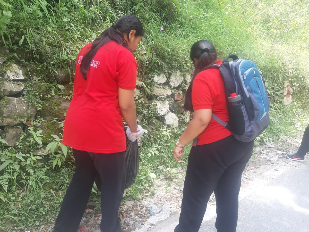 MussoorieS's tweet photo. #MussoorieInternationalSchool #SocialService

Social Service by Grade 9 #MIStars!!!  

#misindia #socialserviceprogram #misstars2022 #grade9 #girlseducation #girlsboardingschool #boardingschool #mussoorie #uttarakhand #dehradun #india https://t.co/WWkFcvNUBv