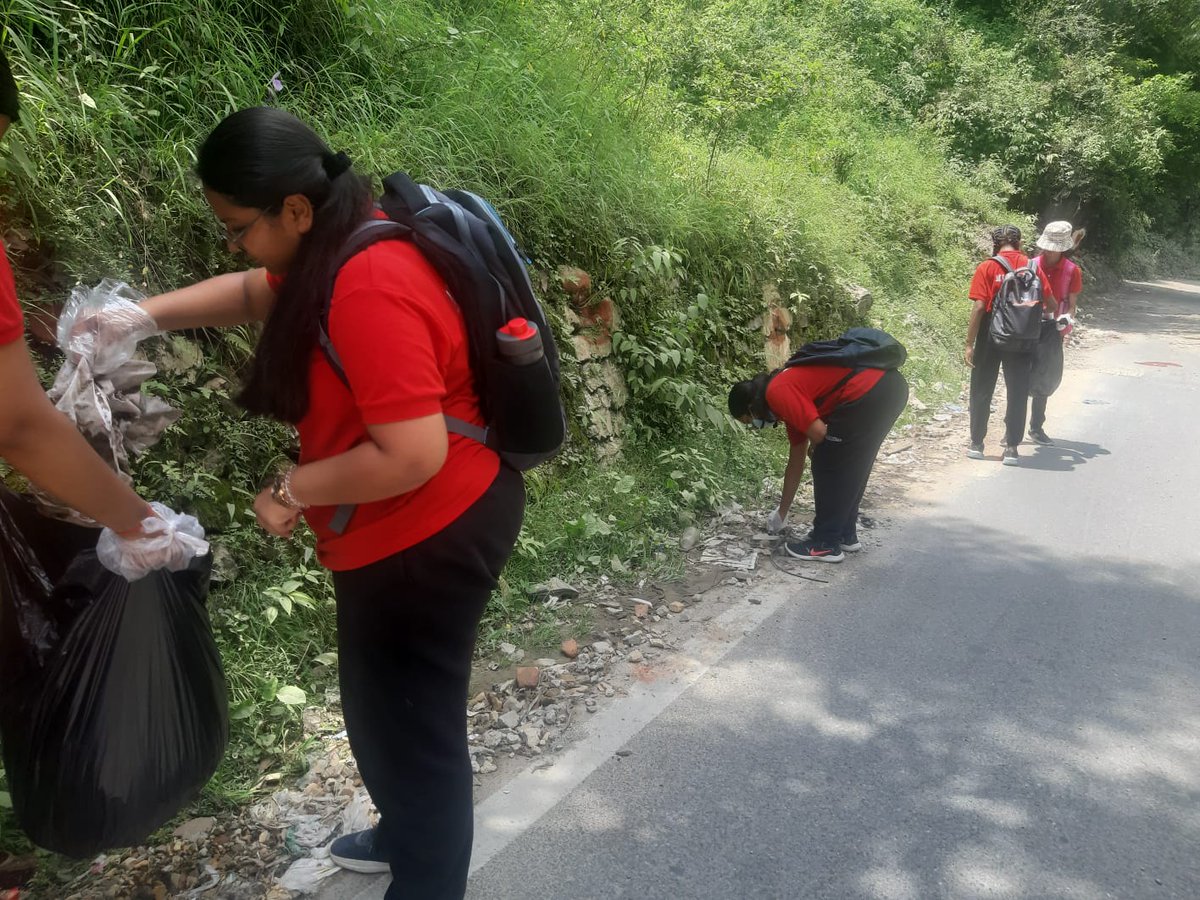 MussoorieS's tweet photo. #MussoorieInternationalSchool #SocialService

Social Service by Grade 9 #MIStars!!!  

#misindia #socialserviceprogram #misstars2022 #grade9 #girlseducation #girlsboardingschool #boardingschool #mussoorie #uttarakhand #dehradun #india https://t.co/WWkFcvNUBv