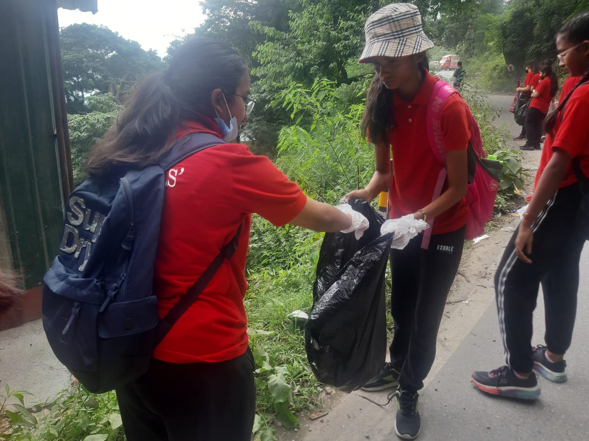 MussoorieS's tweet photo. #MussoorieInternationalSchool #SocialService

Social Service by Grade 9 #MIStars!!!  

#misindia #socialserviceprogram #misstars2022 #grade9 #girlseducation #girlsboardingschool #boardingschool #mussoorie #uttarakhand #dehradun #india https://t.co/WWkFcvNUBv