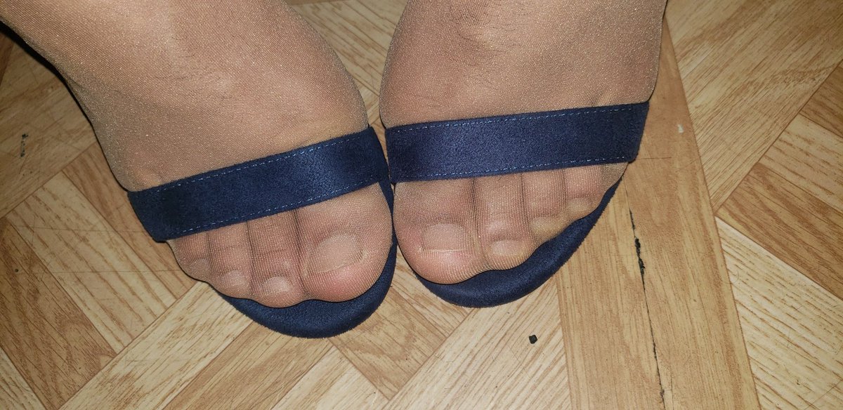 PattyCdTijuana's tweet photo. Con zapatillas https://t.co/aL8wzKJ4tM