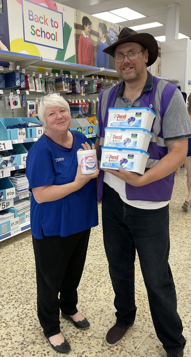 Always lovely to see the legend <a href="/KJPoulton/">KJPoulton</a> &amp; to make a small donation from <a href="/Tesco/">Tesco</a> Dunstable to <a href="/ABCD_in_Luton/">ABCD-in-Luton</a> to keep those litter picking gloves nice &amp; clean! Happy washing Kev 🧺😊