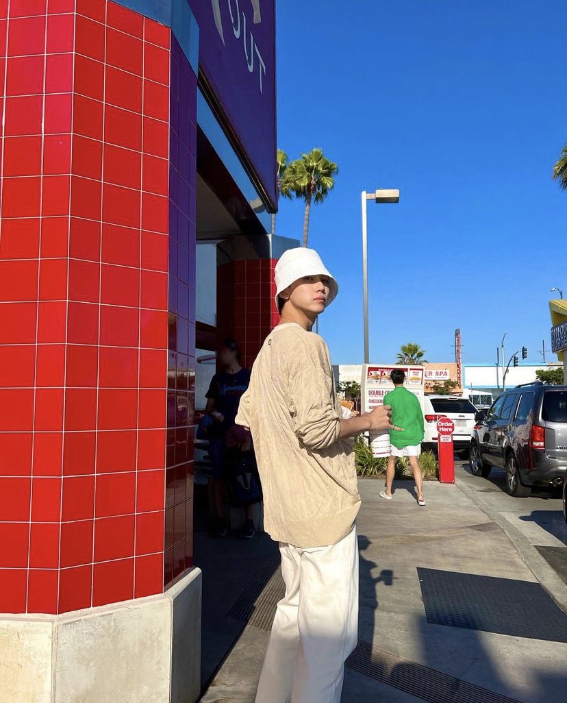 osamukaoru's tweet photo. ⠀⠀⠀ ⠀⠀⠀
⠀⠀⠀ ⠀⠀⠀🍓 #osamu_sns
⠀⠀ ⠀⠀ ⠀  
⠀⠀ ⠀📍in-n-out.
⠀⠀ ⠀📆 AUG - 16 - 22
⠀⠀ ⠀💬 pogi ko sana dito pero may
⠀⠀ ⠀⠀⠀⠀cutie na ligaw sa likod.
⠀⠀ ⠀⠀ https://t.co/qfQ99uo1Mo
