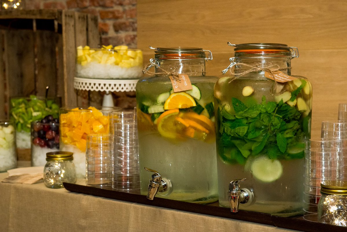 UNINICIO's tweet photo. Qué mejor manera de comenzar la semana junto a nuestro puesto de bebidas ofrecidas en nuestro #catering para ambientes de oficinas.

Disfruta también de esta sección con nosotros 😉 https://t.co/FEJAs8mVAz