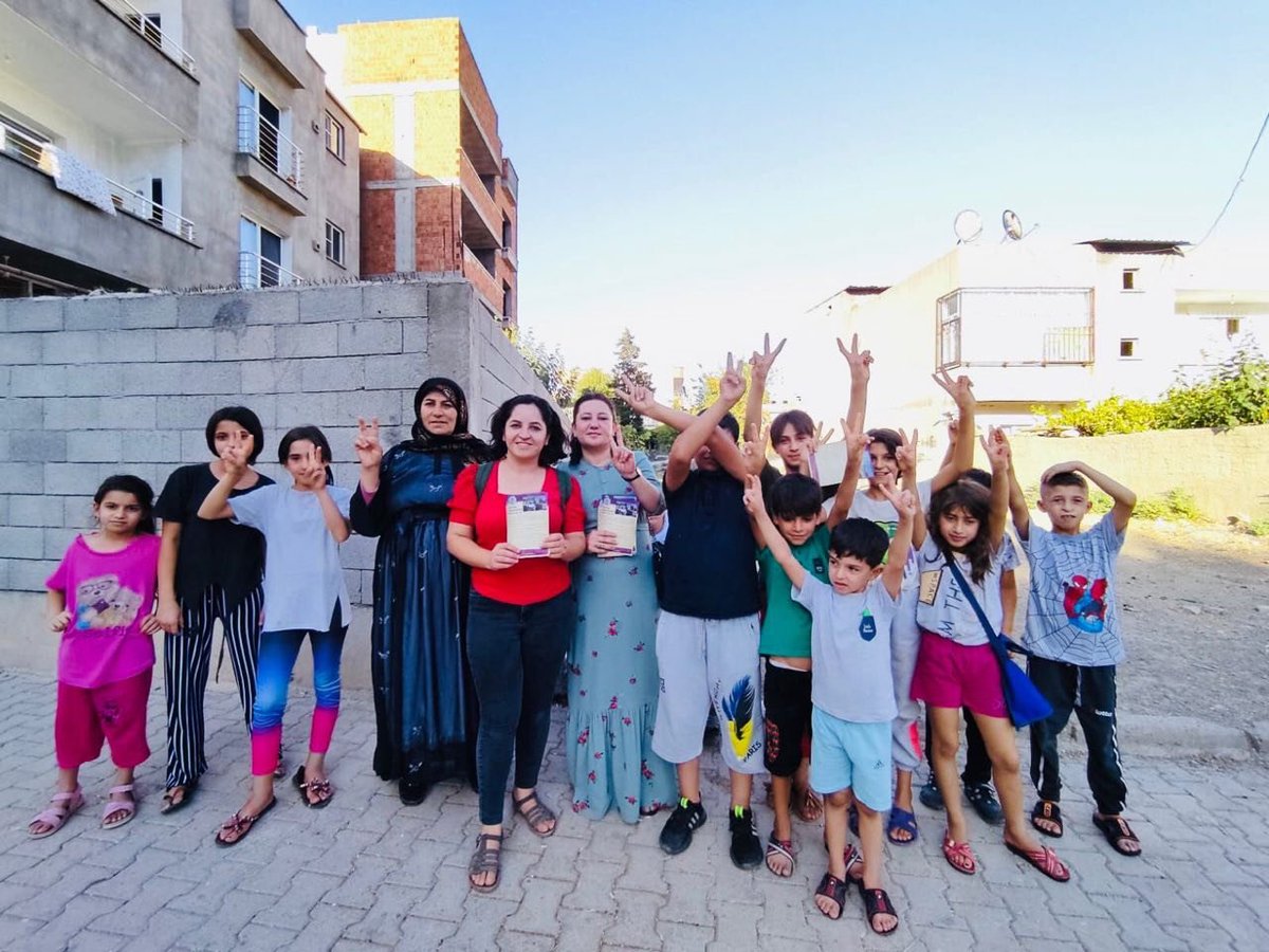 The trustee mentality and policy, which could not get its share from democracy, and women's policies woven with the labor of the first women, attacked the will of women by closing down women's institutions. This will not deter us from our struggle for freedom.

Jin Jiyan Azadî!