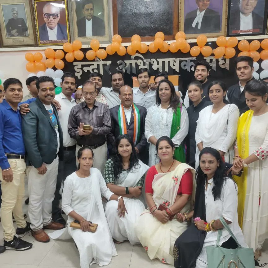 ModiBrigade_IN's tweet photo. #modibrigade
जो भरा नहीं है भावों से ,
जिसमें बहती रसधार नहीं!
वह हृदय नहीं पत्थर है,
जिसमें स्वदेश का प्यार नहीं !!
75वें स्वतंत्रता दिवस के शुभ अवसर पर मोदी ब्रिगेड के कार्यकर्ताओं द्वारा रीगल चौराहा -इन्दौर में माननीय मुख्य अतिथि महोदय शंकर लालवानी जी https://t.co/iCJ1OL0FHi