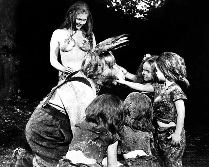FabioMatteuzzi's tweet photo. #JudiDench as #QueenTitania in A Midsummer Night's Dream (1968) dir. #PeterHall #60smovies #1968film #movieshot #williamshakespeare #amidsummernightsdream #moviescene https://t.co/NnOYyUogNV