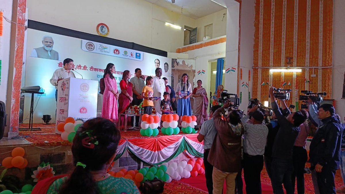 लोक स्वास्थ्य एवं परिवार कल्याण मंत्री  <a href="/DrPRChoudhary/">Dr. Prabhuram Choudhary</a> ने डिप्थीरिया (गलघोंटू) बीमारी से बच्चों को सुरक्षित रखने के लिए बच्चों के अभिभावकों से डीपीटी/टीडी टीकाकरण कराने की अपील की है ।

#Tdcampaignmp 
#HealthCare
#JansamparkMP