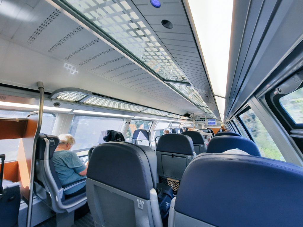 superalbs's tweet photo. Hello from the @DB_Bahn #Intercity2 service to Stuttgart Hbf! 👋🇩🇪 https://t.co/zgDNTekzHk