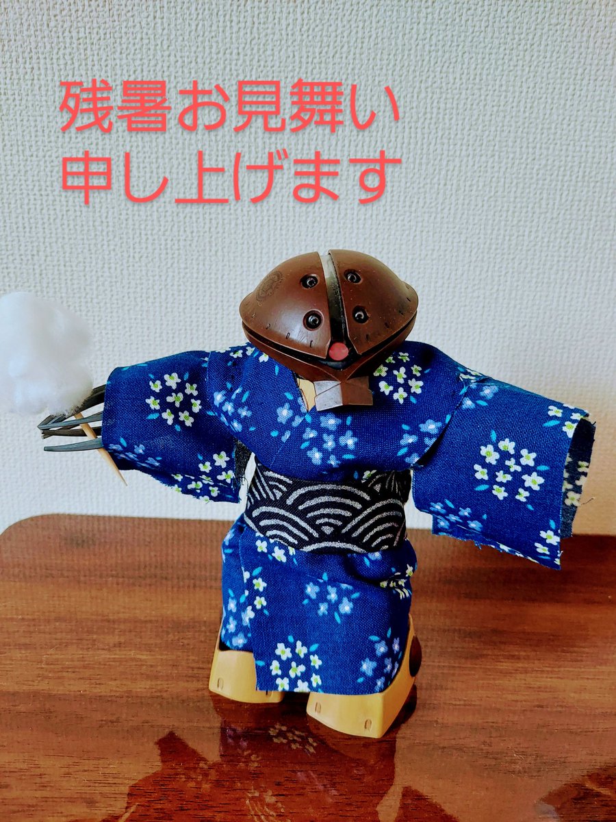 Yuki2002winter's tweet photo. 楽しみにしてたお祭りが中止になってしまったので、ガンプラでお祭り気分を。屋台組むのが難しくって、なんか斜めになっちゃった💦 #ガンプラは自由だ  #ガンプラ  #アッガイ  #自宅で夏祭り https://t.co/6DW81nRJTY
