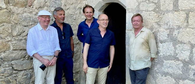 // Banquet du livre d'été // Revue de presse //
A l'occasion du cycle Autour de Minuit pendant le Banquet, <a href="/vmarinlameslee/">Marin La Meslée Valérie</a> a rencontré les auteurs qui y ont participé, Jean Echenoz, Laurent Mauvignier, Yves Ravey et Tanguy Viel. 
bit.ly/3QNqH8O