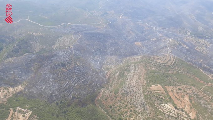 levante_emv's tweet photo. 🔴 ÚLTIMA HORA | Consiguen estabilizar el incendio forestal de les Useres https://t.co/WVsAVnWl4m

#IFUseres https://t.co/fNCjNtCzK9