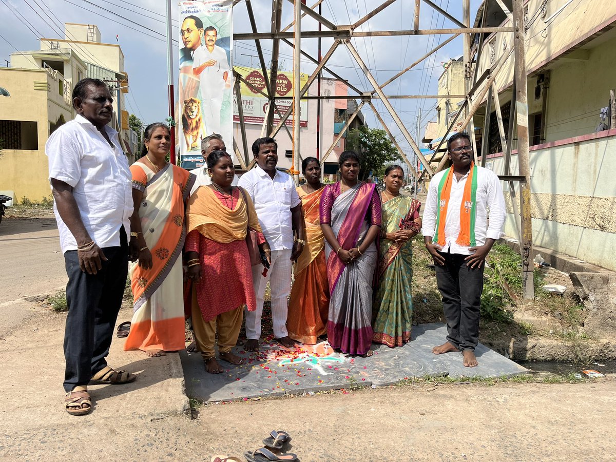 AdvSathyasri's tweet photo. Today is Memorial Day of The Sculptor of Modern India and the stalwart of the Bharatiya Janata Party the Great Indian Leader Late Mr. Atal Bihari Vajpayee, As remembering his sacrifice for the nation I have hoisted the BJP party flag @ #Mangadu #KancheepuramDistrictBJP 🪷 https://t.co/EAFa1Auvs7