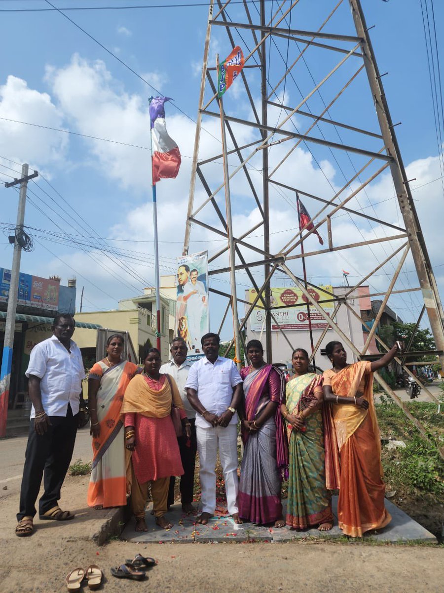 AdvSathyasri's tweet photo. Today is Memorial Day of The Sculptor of Modern India and the stalwart of the Bharatiya Janata Party the Great Indian Leader Late Mr. Atal Bihari Vajpayee, As remembering his sacrifice for the nation I have hoisted the BJP party flag @ #Mangadu #KancheepuramDistrictBJP 🪷 https://t.co/EAFa1Auvs7