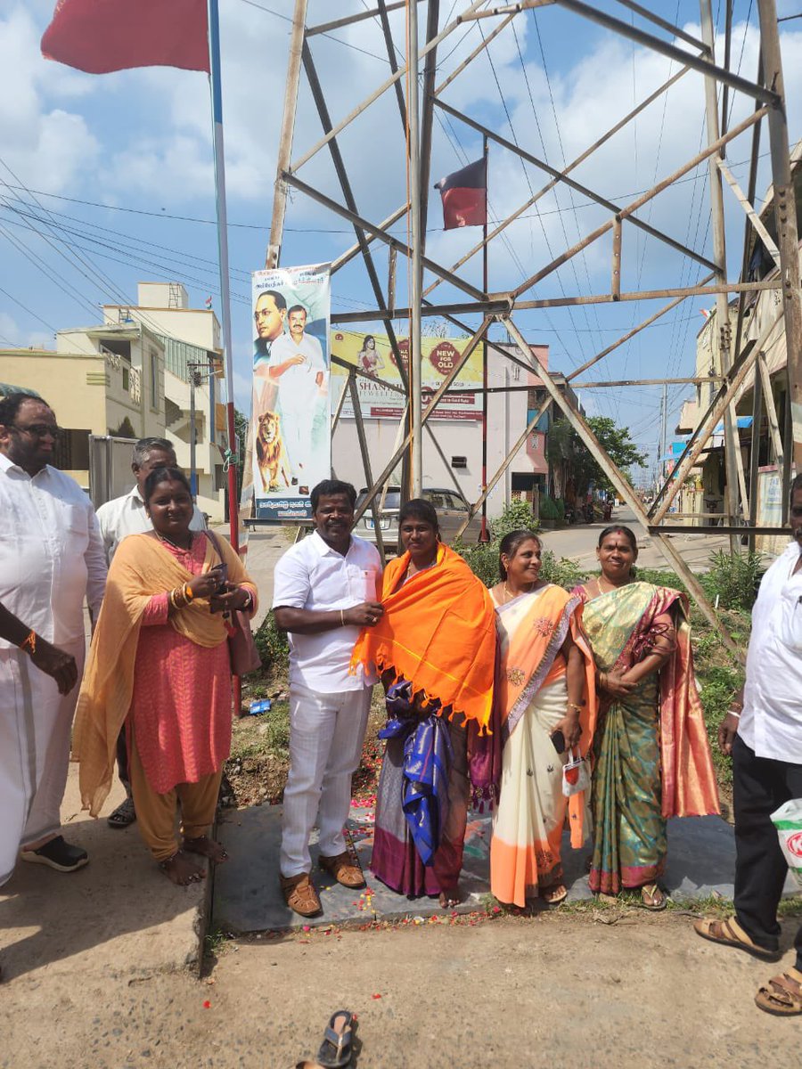 AdvSathyasri's tweet photo. Today is Memorial Day of The Sculptor of Modern India and the stalwart of the Bharatiya Janata Party the Great Indian Leader Late Mr. Atal Bihari Vajpayee, As remembering his sacrifice for the nation I have hoisted the BJP party flag @ #Mangadu #KancheepuramDistrictBJP 🪷 https://t.co/EAFa1Auvs7