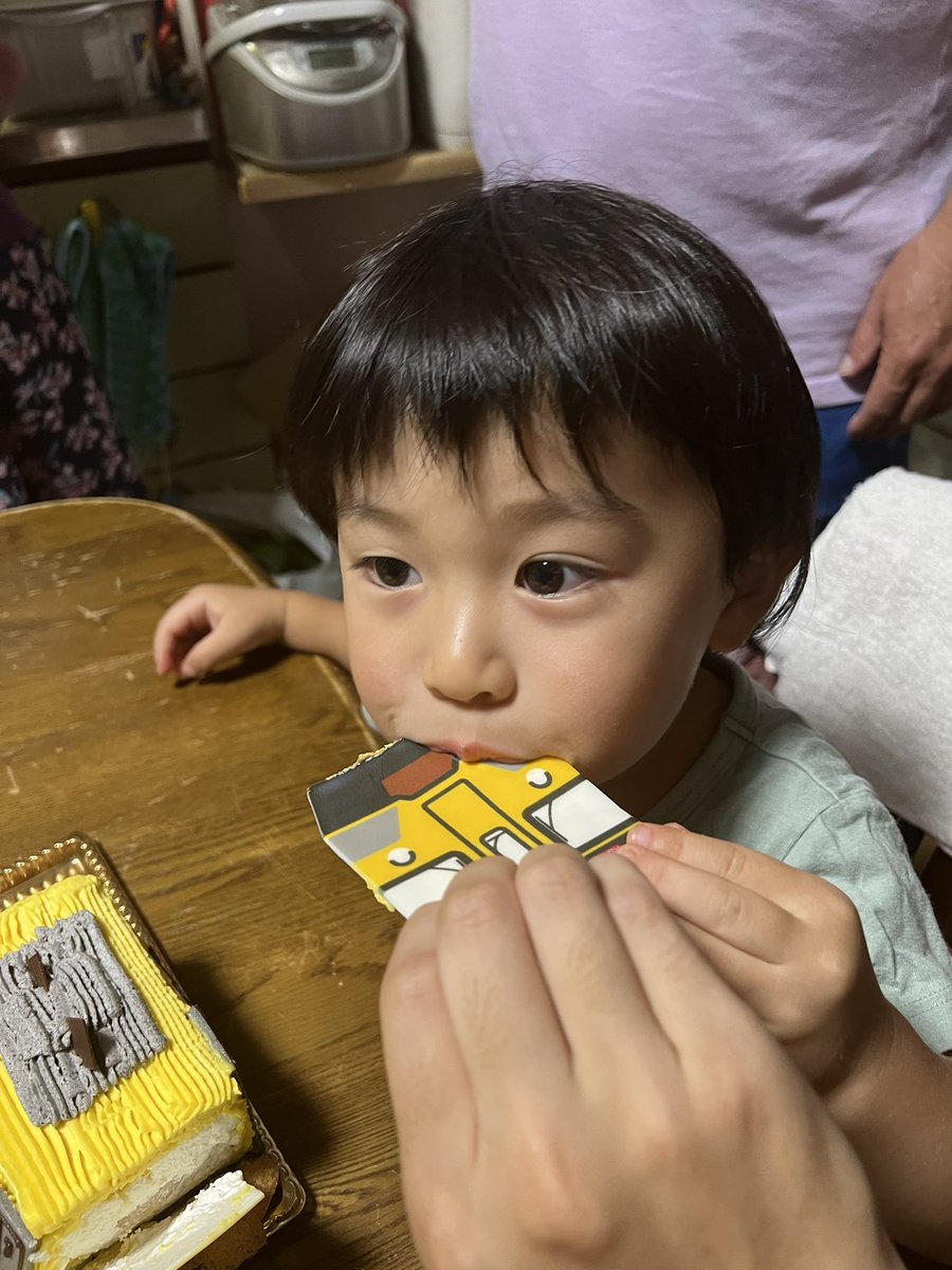 oryyyyyyyyo's tweet photo. 息子、3歳になる。 https://t.co/fKfzLT0xyR