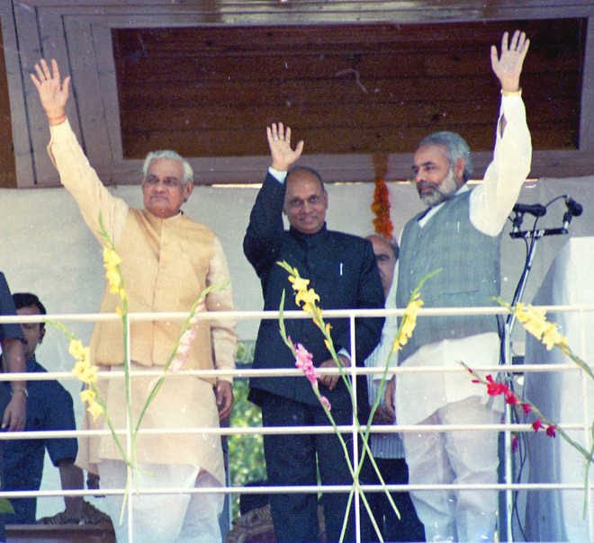 भारत रत्न पूर्व प्रधानमंत्री श्रद्धेय अटल बिहारी वाजपेयी जी को भावभीनी श्रद्धांजलि।