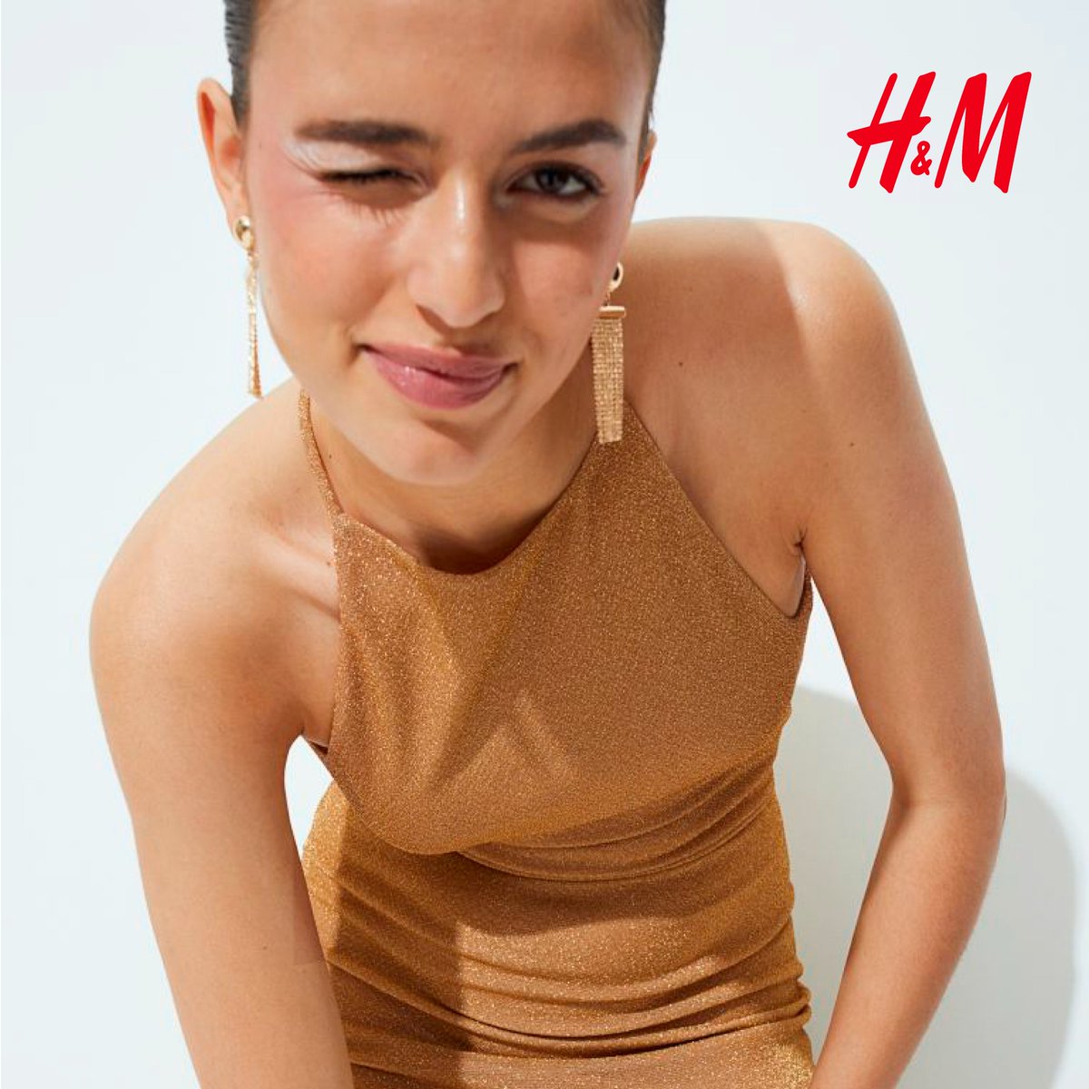 Hemos visto LOOKS INCREÍBLES✨ en todos
los festivales que estamos viviendo este verano y
tenemos el convencimiento de que muchas prendas
han salido de nuestras tiendas. 😍
Os dejamos nuestras sospechas que puedes encontrar en MANGO, HyM y otras muchas más.

#Shopping #Lookazos