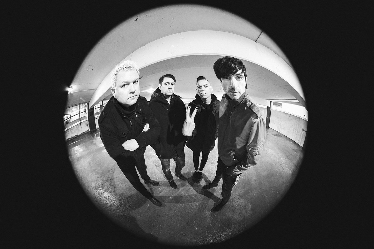 hiroarishimaGH's tweet photo. 【#ANTI_FLAG】
ポリティカルな一面も持つ、US産ベテラン・パンクロックバンドが、#RISE_AGAINST の #ティム・マクラス と #BAD_RELIGION の #ブライアン・ベイカー がfeat.参加した新シングル曲“#TheFightOfOurLives”のビデオ公開！
https://t.co/pHykqez4S4 https://t.co/an4Hfo5GPf