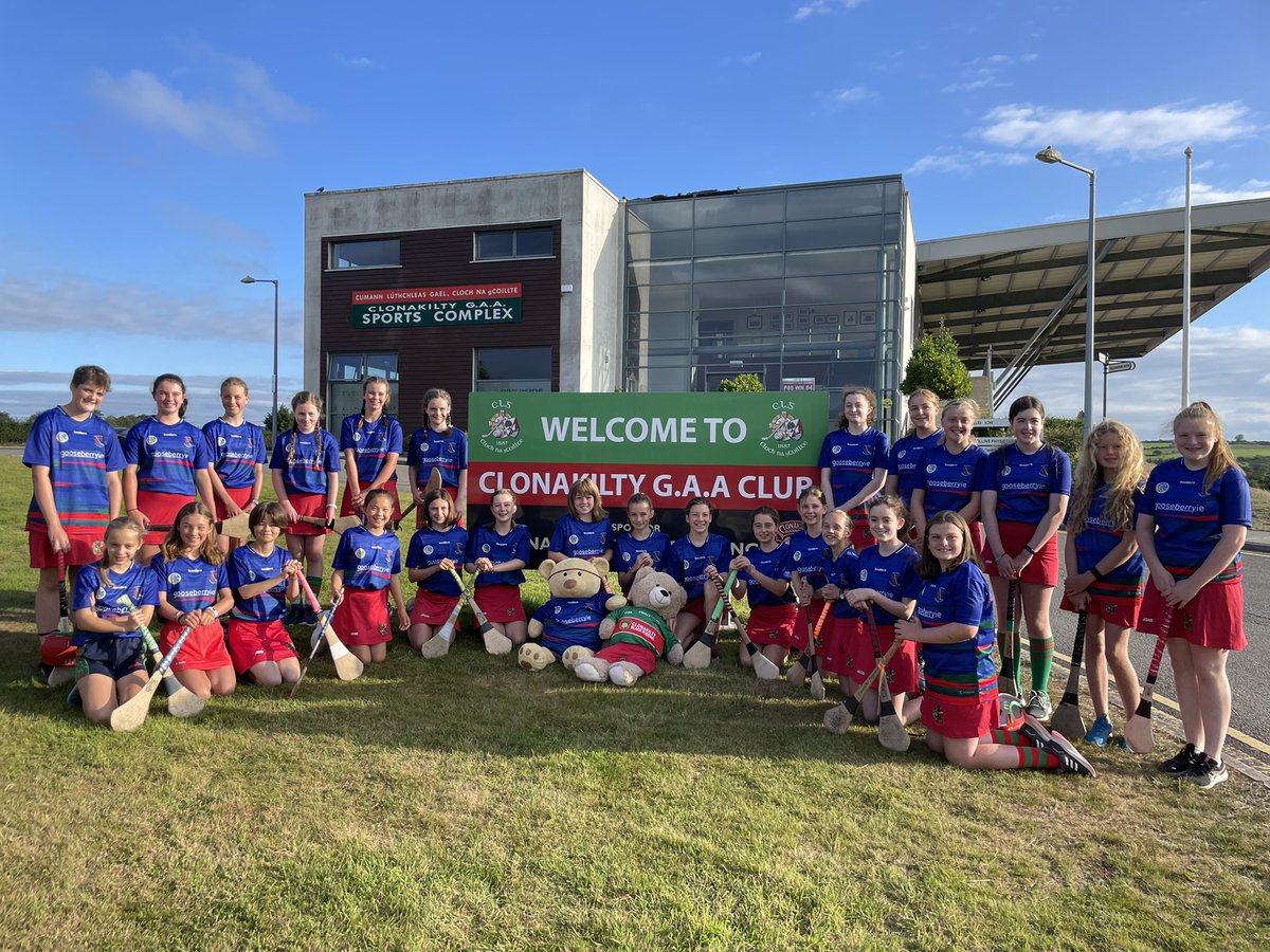 Gooseberryb's tweet photo. Delighted to be part of this amazing (mad) bunch of young women . On to Croke Park we go @clonakiltygaa #makingmemories #sport #camoige https://t.co/9bVH6aKJzL