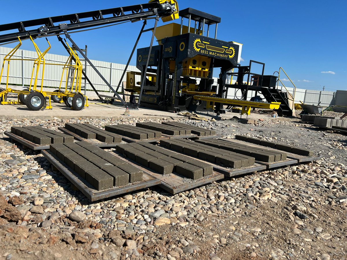 bessmachineen's tweet photo. Bess Block Making Machine Recent installation 05.08.2022
Whatsapp: +90 549 325 6670
Website: https://t.co/o4xNQrdkEg
#concrete #concreteblock #concreteblockmachine #blockmakingmachine #blockmaking https://t.co/k689wNC72p