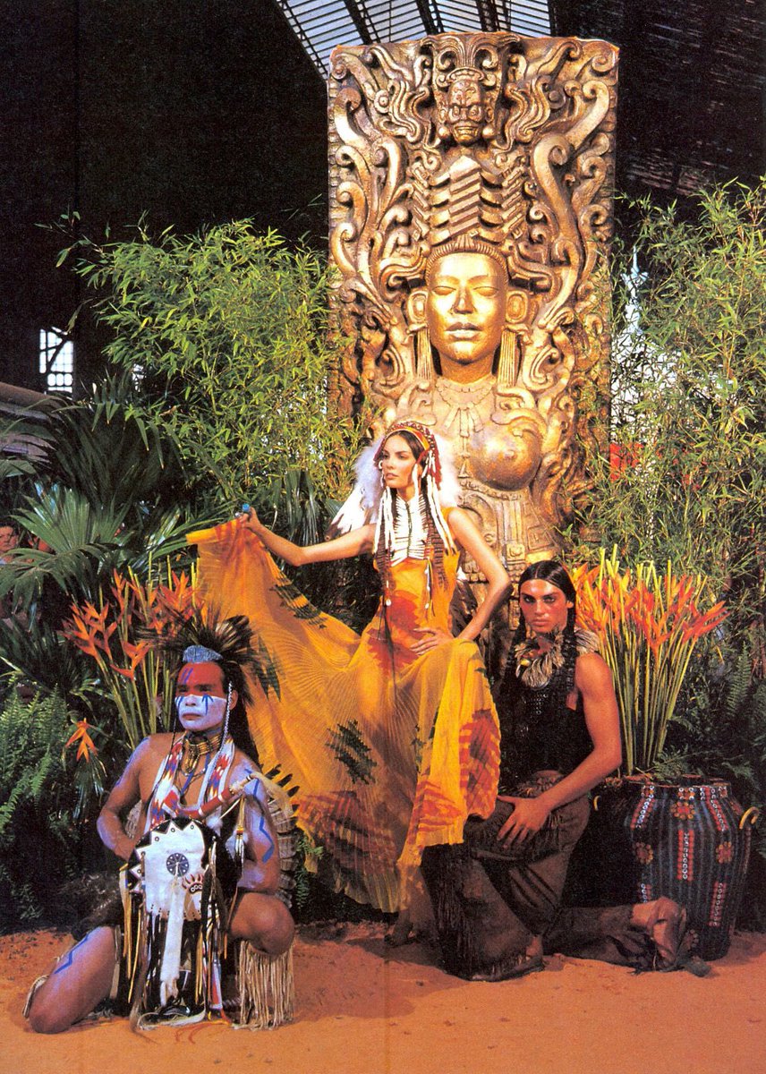 Aitor_salinas's tweet photo. En 1998, John Galliano era imparable gracias a las inmensas arcas de Dior y LVMH. Pero, como Ícaro, quiso volar demasiado alto. Hoy, en @VogueSpain, la historia del Diorient Express, el último desfile de proporciones bíblicas de los 90: https://t.co/YPKfvh7guW https://t.co/M2Y6VSkdII