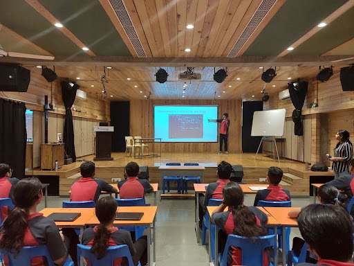 FSSurat's tweet photo. G10 Digital Design students attended bootcamps of skill based sessions based on their final product choice. Sushaan Patel of G11 Versatility conducted a bootcamp for students who have chosen web design as their final product.
#FSWay #FSHappenings #FSStudents #FSLife #IBClassrooms https://t.co/h2k8kh59WY