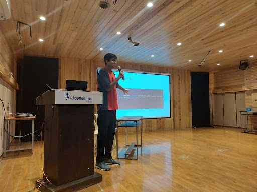 FSSurat's tweet photo. G10 Digital Design students attended bootcamps of skill based sessions based on their final product choice. Sushaan Patel of G11 Versatility conducted a bootcamp for students who have chosen web design as their final product.
#FSWay #FSHappenings #FSStudents #FSLife #IBClassrooms https://t.co/h2k8kh59WY