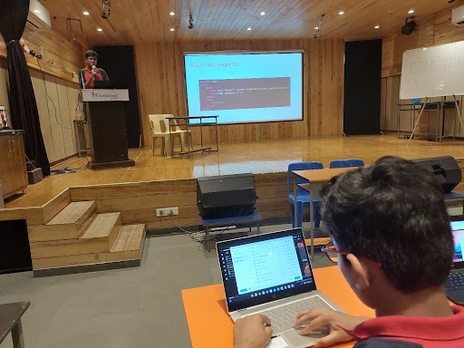 FSSurat's tweet photo. G10 Digital Design students attended bootcamps of skill based sessions based on their final product choice. Sushaan Patel of G11 Versatility conducted a bootcamp for students who have chosen web design as their final product.
#FSWay #FSHappenings #FSStudents #FSLife #IBClassrooms https://t.co/h2k8kh59WY