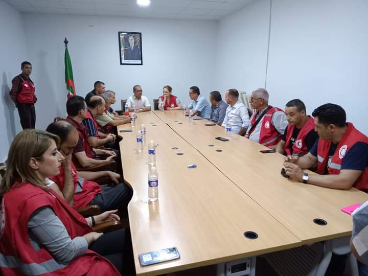 AlgerianRed's tweet photo. #الهلال_الأحمر_الجزائري
#حرائق_الغابات
@CICR_fr 
على إثر الحرائق التي مست مدينة أقبو و بجاية في إطار المهام الإنسانية للهلال الأحمر الجزائري،  تنقلت السيدة رئيسة الهلال الأحمر الجزائري الدكتورة حملاوي إبتسام على جناح السرعة إلى المناطق المتضررة حيث قامت بتفقد ساكنة المنطقة https://t.co/EC7O89XLWM