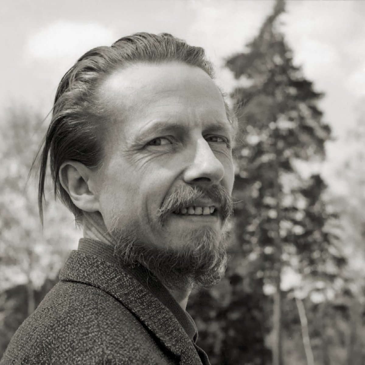 poesia_fi's tweet photo. Willy Kyrklundin (1921–2009) matkaesseekokoelman odotettu suomennos Aigaion – Matka Tabasiin on nyt täällä! Suom. Niko-Matti Ahti. #matkaessee #poesiankirjat #willykyrklund #proosa #essee #matka #aigaion #egea #tabas #tilltabbas #Iran https://t.co/s48YM7lUfE https://t.co/oNOKsd6ko2