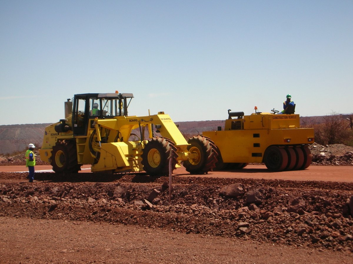 SoilSolutions's tweet photo. BLOG: A in-depth look at Soil Solutions alternative solution for Sub-standard soil stabilization with Engineered Base Stabilizer (EBS) https://t.co/Lq9nUWAsIG #SoilSolutions #GravelRoads #Connectivity #ThisChangesEverything #SoilStabilisation #BaseLayerStabilization https://t.co/HaVNuTBt8k