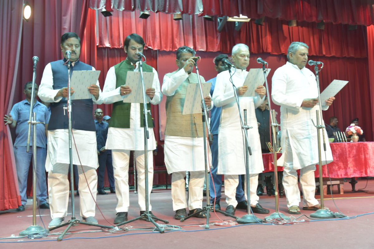 बिहार की अपेक्षाओं एवं जनहित,सामाजिक न्याय और विकास के सिद्धांतों के आधार पर बनी महागठबंधन सरकार के साथी मंत्रियों को बहुत बहुत शुभकामनाएँ!

हम सभी अपने अथक प्रयासों से उपमुख्यमंत्री श्री तेजस्वी यादव व मुख्यमंत्री श्री नीतीश कुमार जी को सरकार के लक्ष्य प्राप्ति में सहयोग करेंगे।