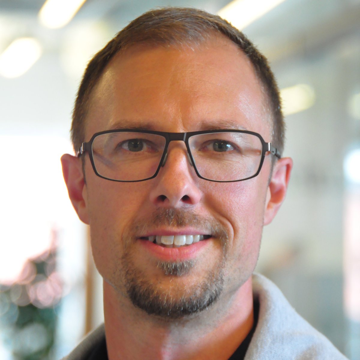 peafowlplasmonics (@peafowlplasmoni) on Twitter photo We now strengthen the team with production competence, and are happy to welcome Jonathan Ahlbom! news.cision.com/peafowl-plasmo… We now strengthen the team with production competence, and are happy to welcome Jonathan Ahlbom! news.cision.com/peafowl-plasmo…