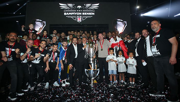 Başkan nerede? Yine boy göstermek için kupa almayı mı bekliyor? <a href="/Besiktas/">Beşiktaş JK</a>