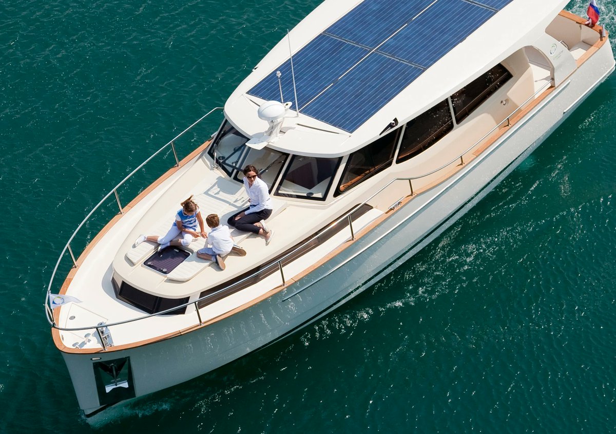 greenlineyachts's tweet photo. ✨Summer is ending, so make every memory count with #GreenlineYachts✨
#GreenlineYachts #GL33 #Greenline33 #ResponsibleBoating #SustainableYachting #MindfulCruising #solar #yachtdesign #hybrid #SilentYachting #electric #ev #electricboating #GLlyfestyle #yachtinglifestyle https://t.co/EBgdTTFdDI