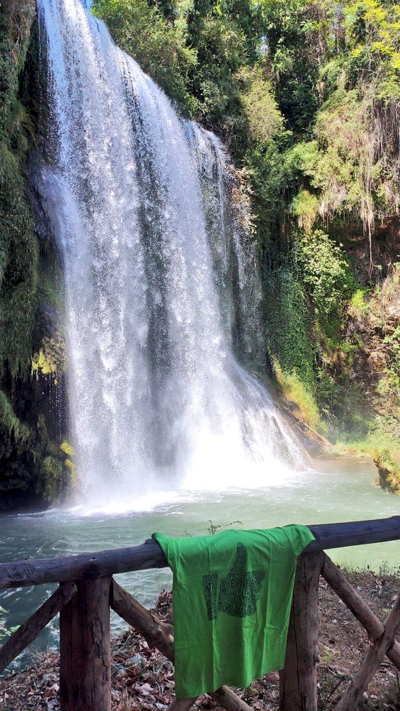 CEIPNEJAPA's tweet photo. Disfrutando de la magia del agua en un paraje excepcional, #Nejapeando en el #MonasteriodePiedra #Zaragoza
#camisetaviajera #Verano22 https://t.co/iD6K2Z4hOj