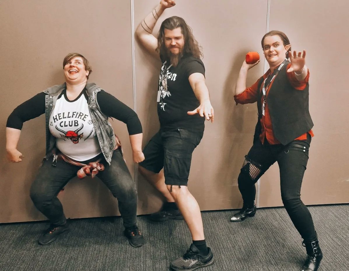 IhadraCosplay's tweet photo. @ToruconOfficial Thank you so much for having us @CallOfDice, run DnD panels and a live show❣️ We certainly had a blast😎 The Live was so much fun, we learned that acid and potassium isn't a good mix, Metal Trees are assholes and we made a god! Good times💘

#callofdice #torucon https://t.co/aWjjxpHtu9