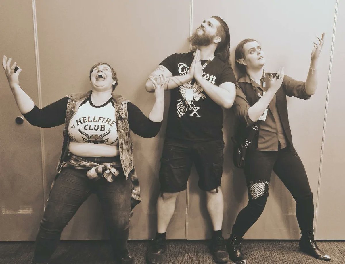 IhadraCosplay's tweet photo. @ToruconOfficial Thank you so much for having us @CallOfDice, run DnD panels and a live show❣️ We certainly had a blast😎 The Live was so much fun, we learned that acid and potassium isn't a good mix, Metal Trees are assholes and we made a god! Good times💘

#callofdice #torucon https://t.co/aWjjxpHtu9