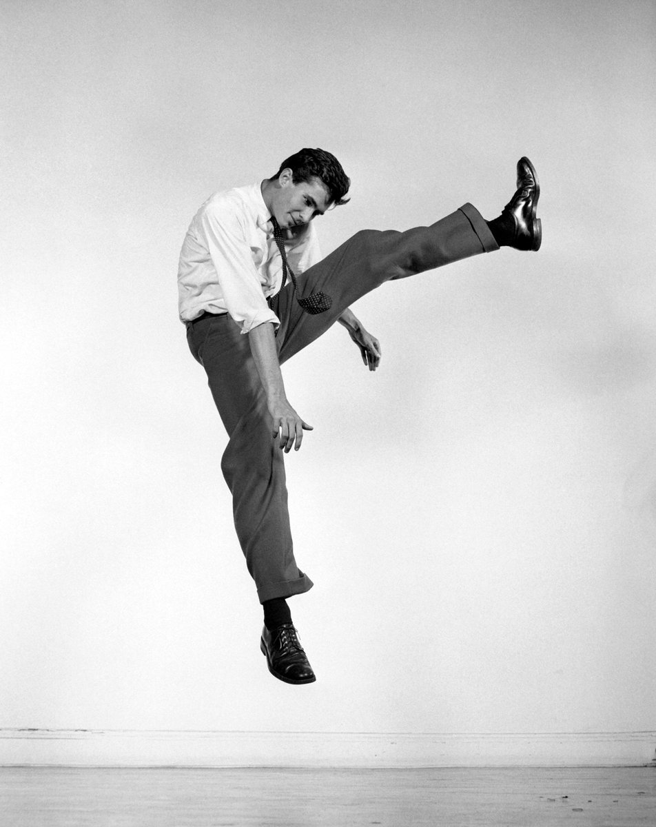artand_life's tweet photo. Philippe Halsman (American, 1906-1979), Anthony Perkins, Jump Portraits series, 1950s, Gelatin silver print.
#philippehalsman #antonyperkins #jumpingphoto #philippehalsmanphotography #portraitphotography #photography https://t.co/cA4jjFnZFs