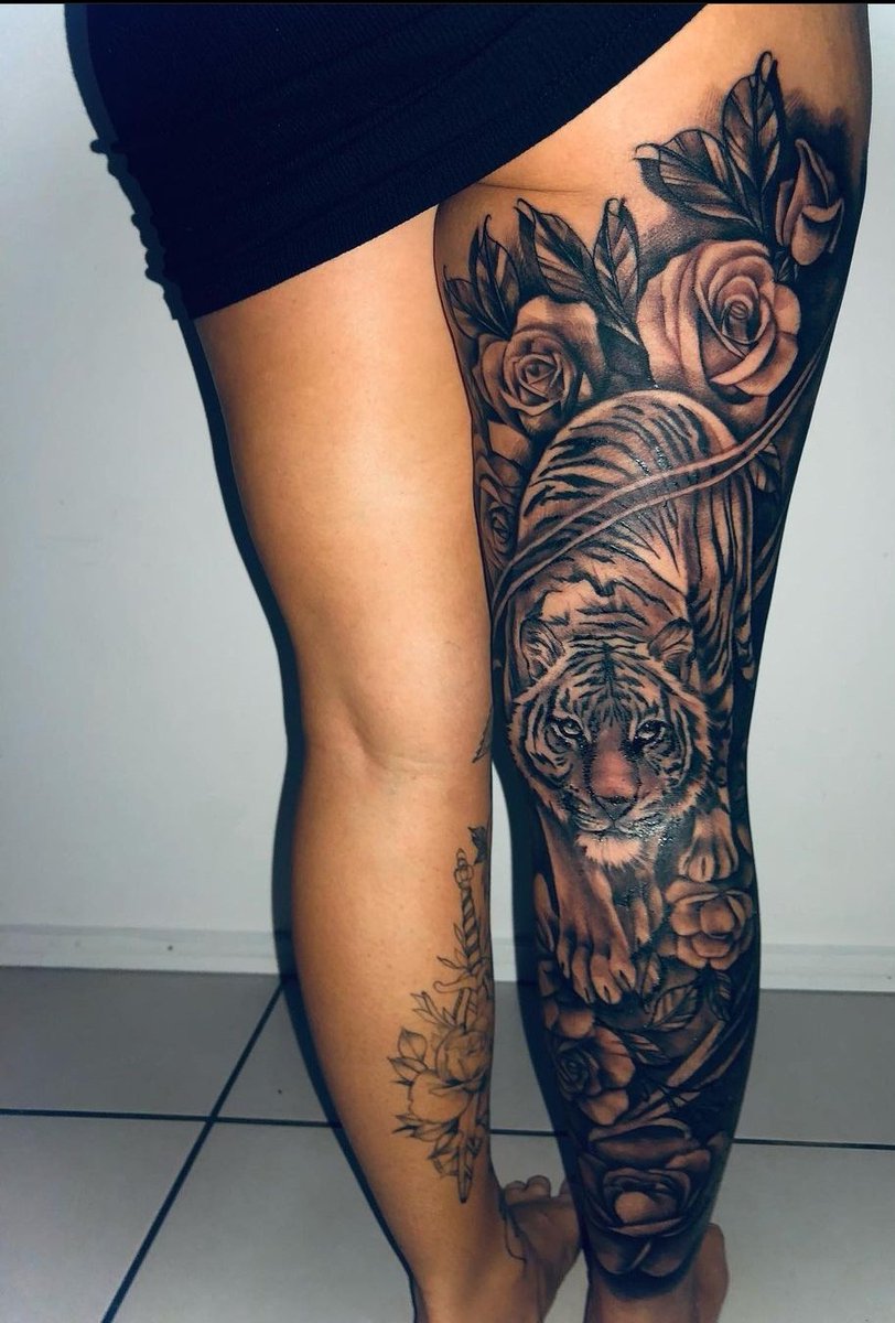 Kristen49457141's tweet photo. Can't wait till next month.. have a guess what I'm getting on my other leg? #tattoos my leg sleeve 1 year ago today โกโก #tigertattoos #daysession 8 hrs I sat this amaizing piece ๐
love it so much. Biggest day sitting I've ever got!! #legsleeve I'm tough ๐ช https://t.co/nOKc2zq8Jt