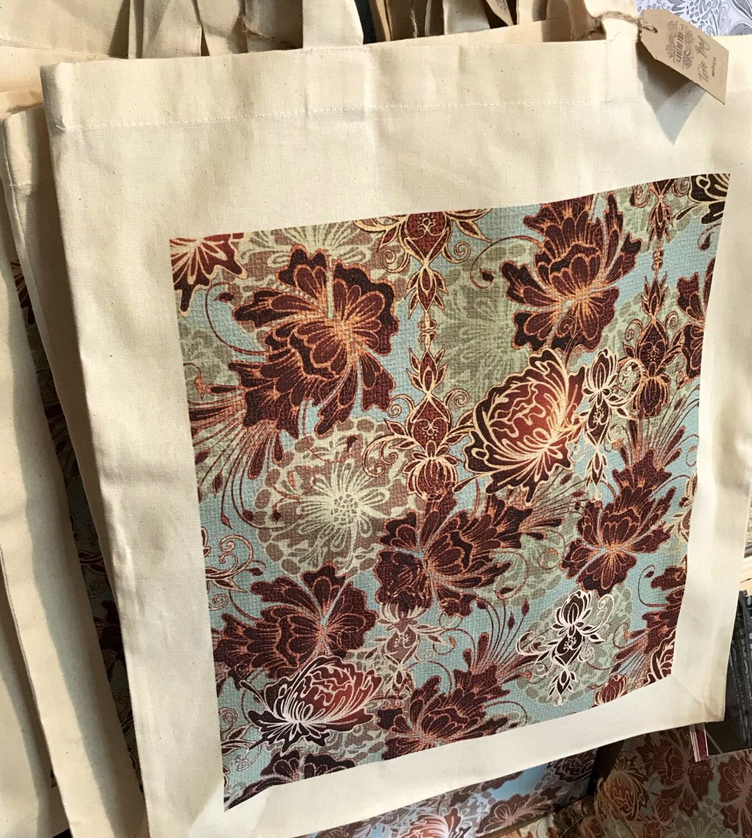 notjustmum's tweet photo. Modesty is my beautiful #ToteBag #unique, #boutique long handled #cotton #tote designed &illustrated by me โบ๏ธ #giftideas #indiefinds like different? Take a peek ๐ค https://t.co/DEeLlRLi7Z https://t.co/hiBTDrTZ58