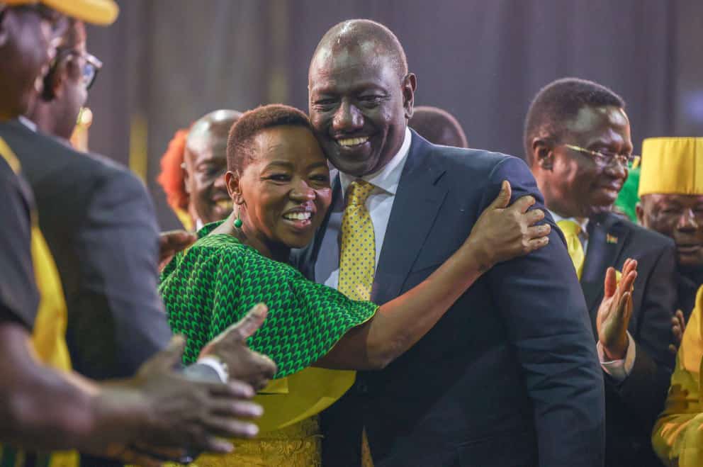 MMwakitinya's tweet photo. Dear brothers tafuta Binti yako mmoja ambaye hana makuu anayejua kunakupata na kukosa katika maisha, 
Hao wanyonya damu waachie majini wenzie, na Mashine za Kukobolea Pesa waachie Mapedeshee😂 Mpole aliye Simple anatosha… https://t.co/UFaEyIIwVU