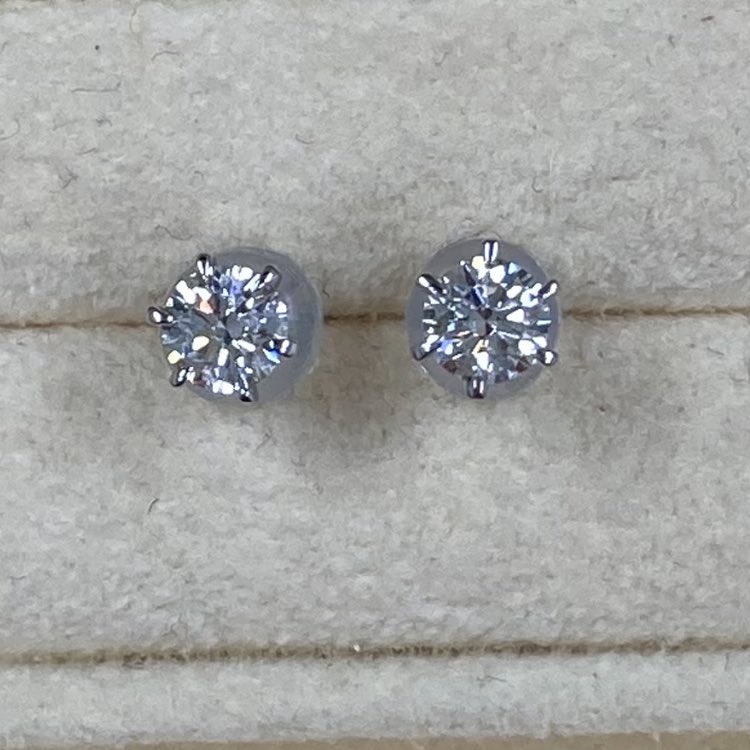 HirokoWorLD_ism's tweet image. やばーーい
自分で仕入れて自分で買ってしまった
凄く綺麗で買うしかないでしょ（笑）
#耳飾り
#VVS1
#excellent
#EXCELLENT
#ダイヤモンド