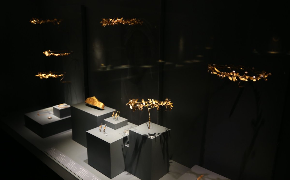 troyamuzesi's tweet photo. That the winds brought wealth to Troy is reflected in the daily life of the people of the Troad. Throughout the history of the region, the form and decoration of local handicrafts demonstrate the interactions of various cultures.
#troyamüzesi #gold #troad #çanakkale #dardanelles https://t.co/M7C1pDGpH8