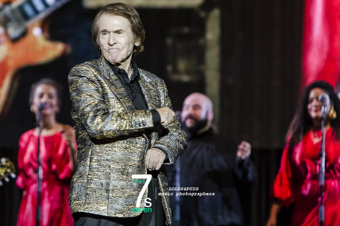 7s7Magazine's tweet photo. El pasado viernes @RAPHAELartista
Volvió a llenar la #plazadetorosdealicante ofreciendo un concierto sublime.
#Alicante #musicaenvivo #Raphael
#laplazaenvivo @HorizonteMusica
#gira60 #Raphael60

Aquí te contamos todo:
https://t.co/uJEeBuVYXn https://t.co/QNebN6T33H