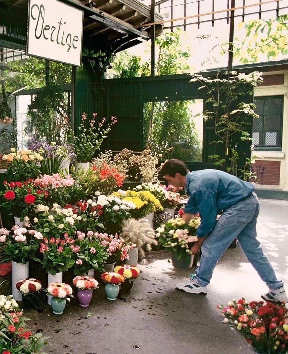 33Degres's tweet photo. Paris l’été en 1997 ☀️🇫🇷 https://t.co/1ytEot0f7w