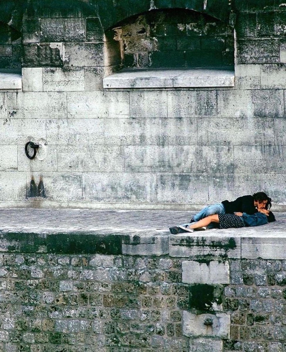 33Degres's tweet photo. Paris l’été en 1997 ☀️🇫🇷 https://t.co/1ytEot0f7w