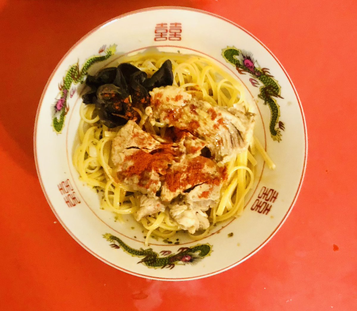 HIROMORITATOKYO's tweet photo. 夕食
チャーシュー混ぜそば
塩、胡麻油、少量の黒酢で味付け
パスタのリングイネは太いしタレに絡みやすいから混ぜそば向き
#料理好きな人と繋がりたい
#おうちごはん
#paprikapowder
#pimentón
#pimentóndulce
#poudredepoivron
#辣椒粉
#làjiāofěn
#بابريكا
#bābrīkā https://t.co/DRUH3KrOZz