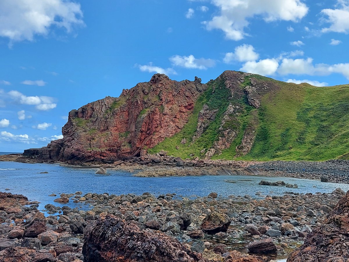 DrTimKearsey's tweet photo. Using #loop3d to understand the complex structure and stratigraphic thinning under Berwick-upon-Tweed. https://t.co/ujNWGTGHzd